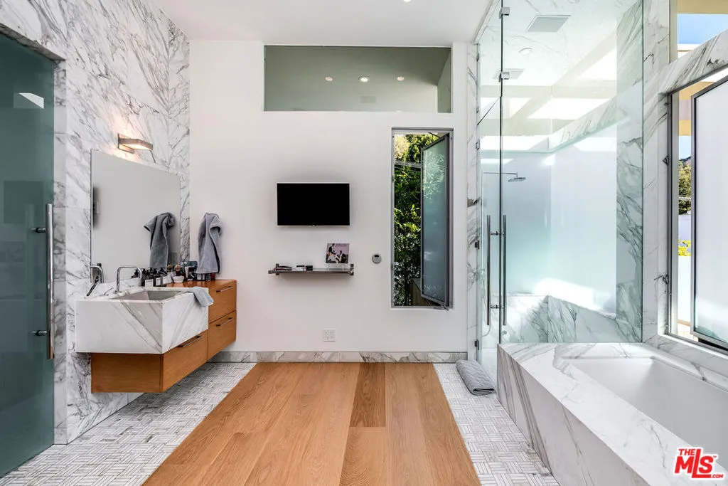 2241 Bowmont Drive, Beverly Hills, California 90210 home-pic-41