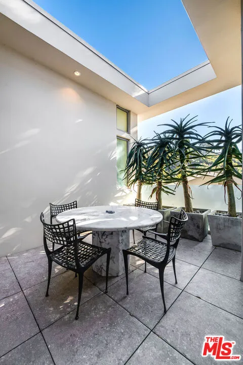 2241 Bowmont Drive, Beverly Hills, California 90210 home-pic-9