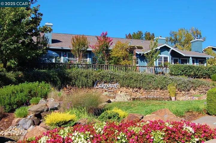 2001 Oakmont Way 8, Walnut Creek, California 94595