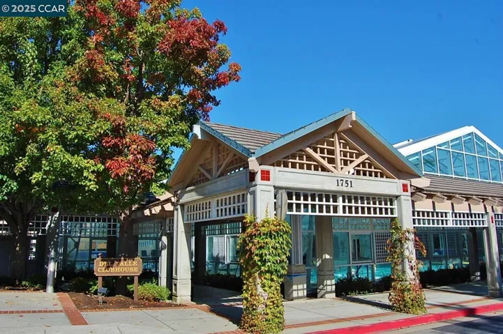2001 Oakmont Way 8, Walnut Creek, California 94595