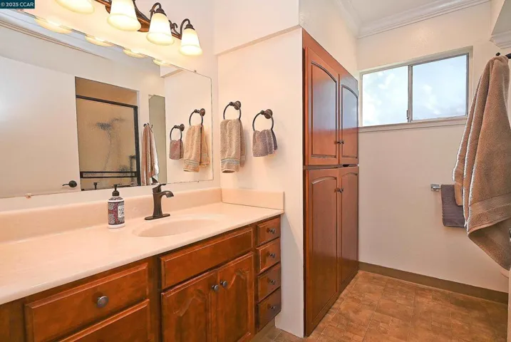 2001 Oakmont Way 8, Walnut Creek, California 94595