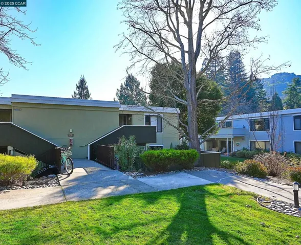2001 Oakmont Way 8, Walnut Creek, California 94595