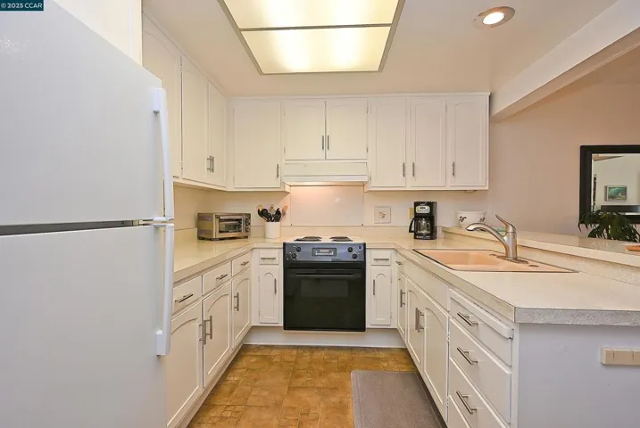 2001 Oakmont Way 8, Walnut Creek, California 94595