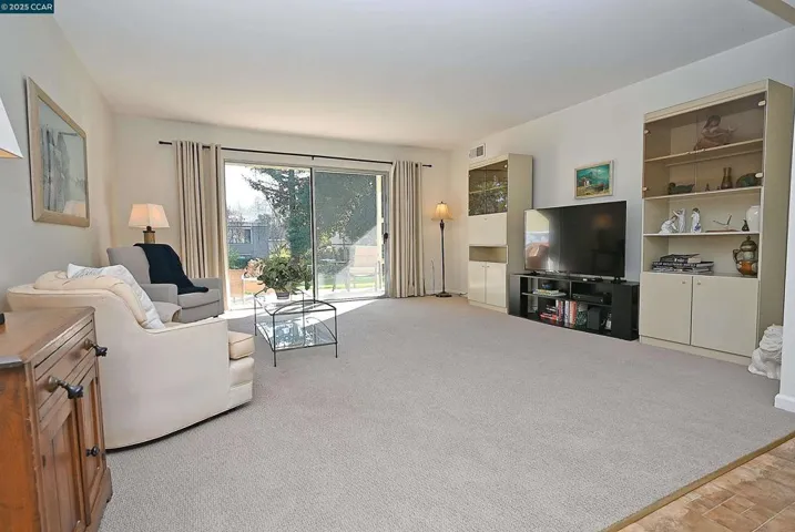 2001 Oakmont Way 8, Walnut Creek, California 94595