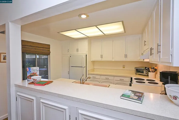 2001 Oakmont Way 8, Walnut Creek, California 94595
