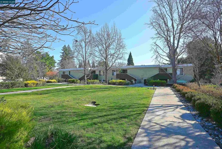 2001 Oakmont Way 8, Walnut Creek, California 94595