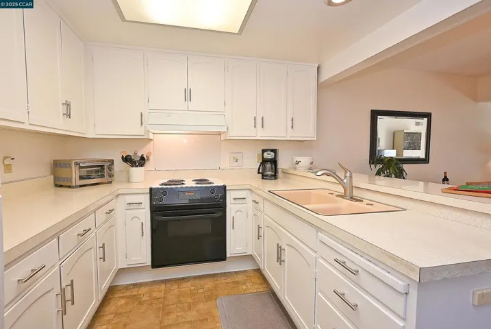 2001 Oakmont Way 8, Walnut Creek, California 94595