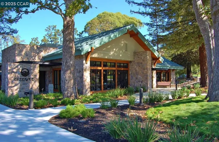 2001 Oakmont Way 8, Walnut Creek, California 94595