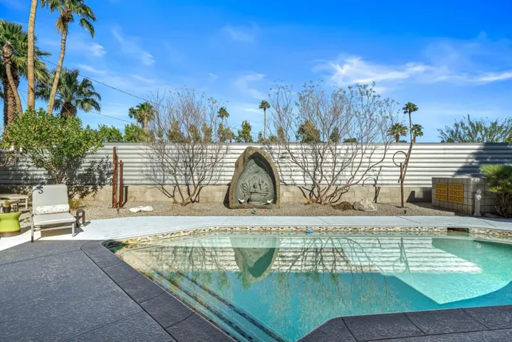 "Piano" pool