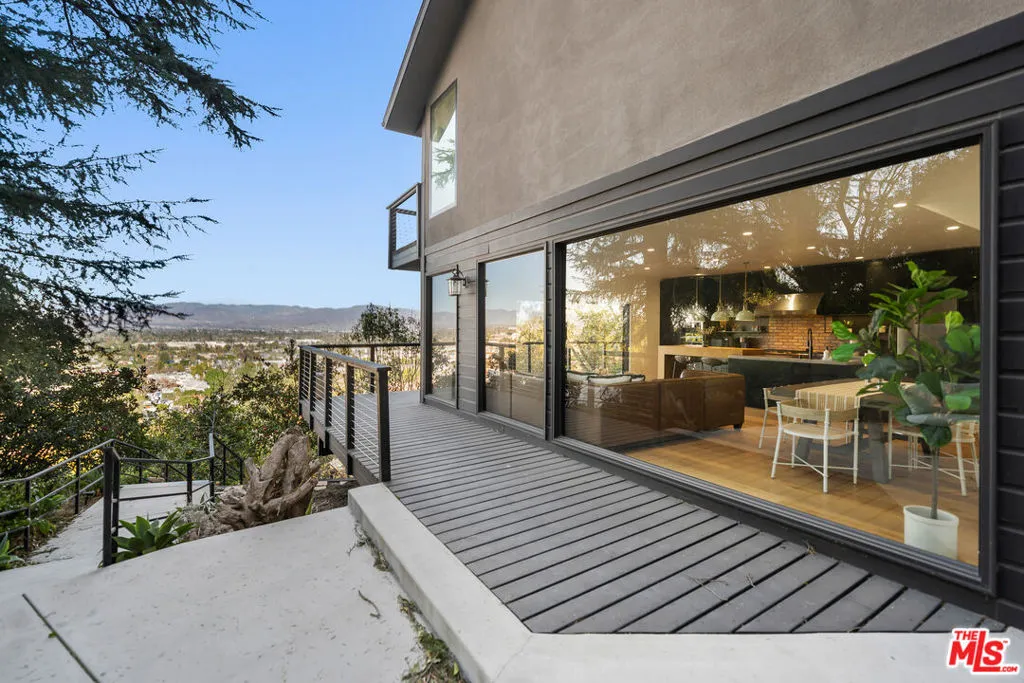 14600 Round Valley Drive, Sherman Oaks, California 91403 home-pic-1