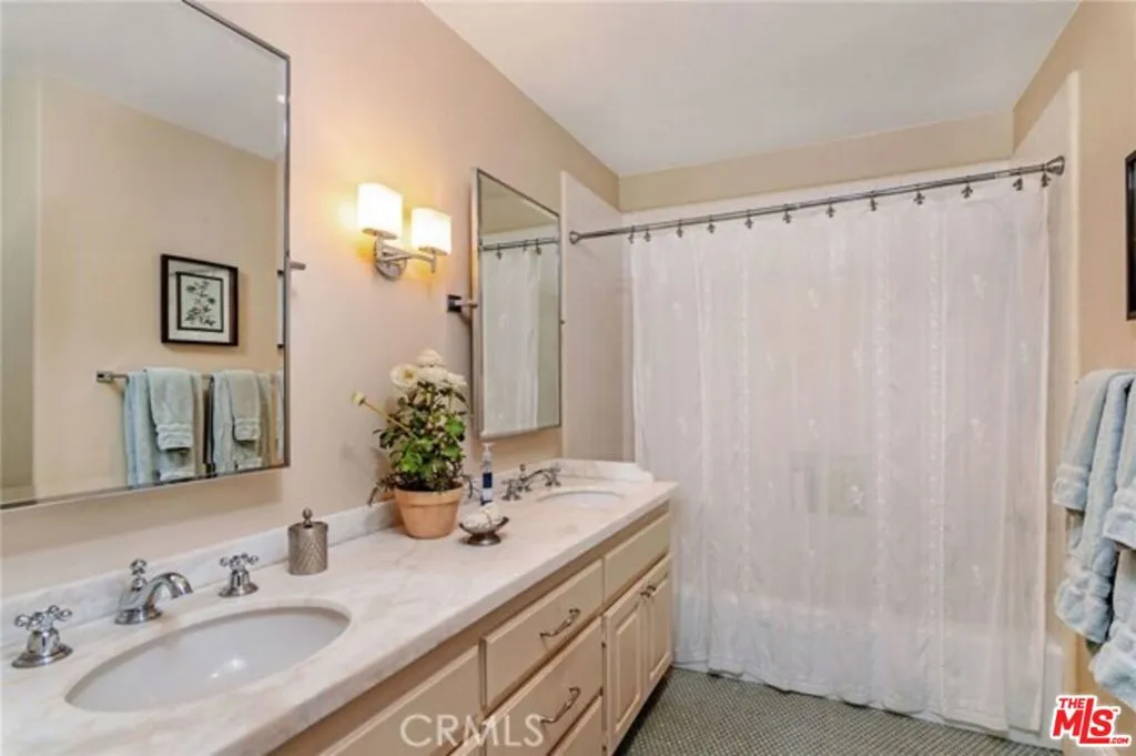 28 Westport, Manhattan Beach, California 90266 home-pic-16