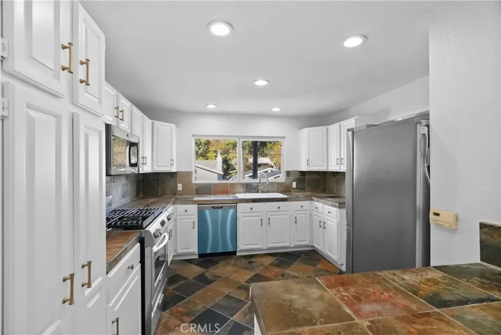 25182 Manzanita Drive, Dana Point, California 92629