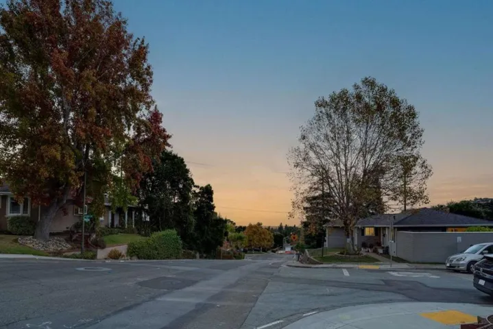 705 W Hillsdale Boulevard, San Mateo, California 94403