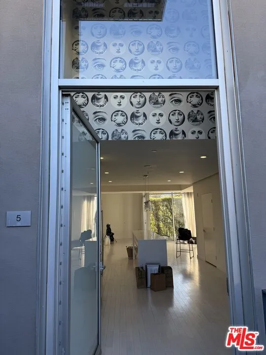 7917 Willoughby Avenue 5, West Hollywood, California 90046, 2 Bedrooms Bedrooms, ,3 BathroomsBathrooms,Residential Lease,For Rent,Willoughby,25476589