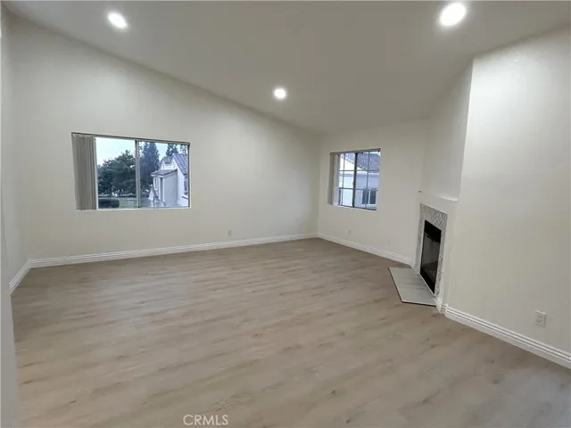 Living room w/high ceilings