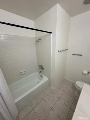 Bathtub/Shower upstairs