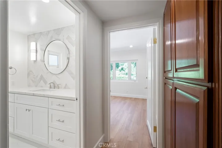 2nd level hall and full bath