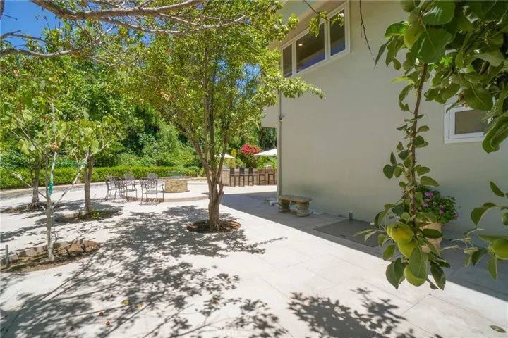 4575 Totana Drive, Tarzana, California 91356