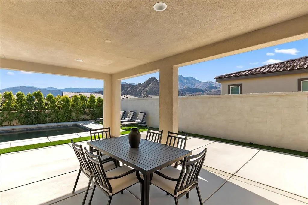 33-Covered Patio