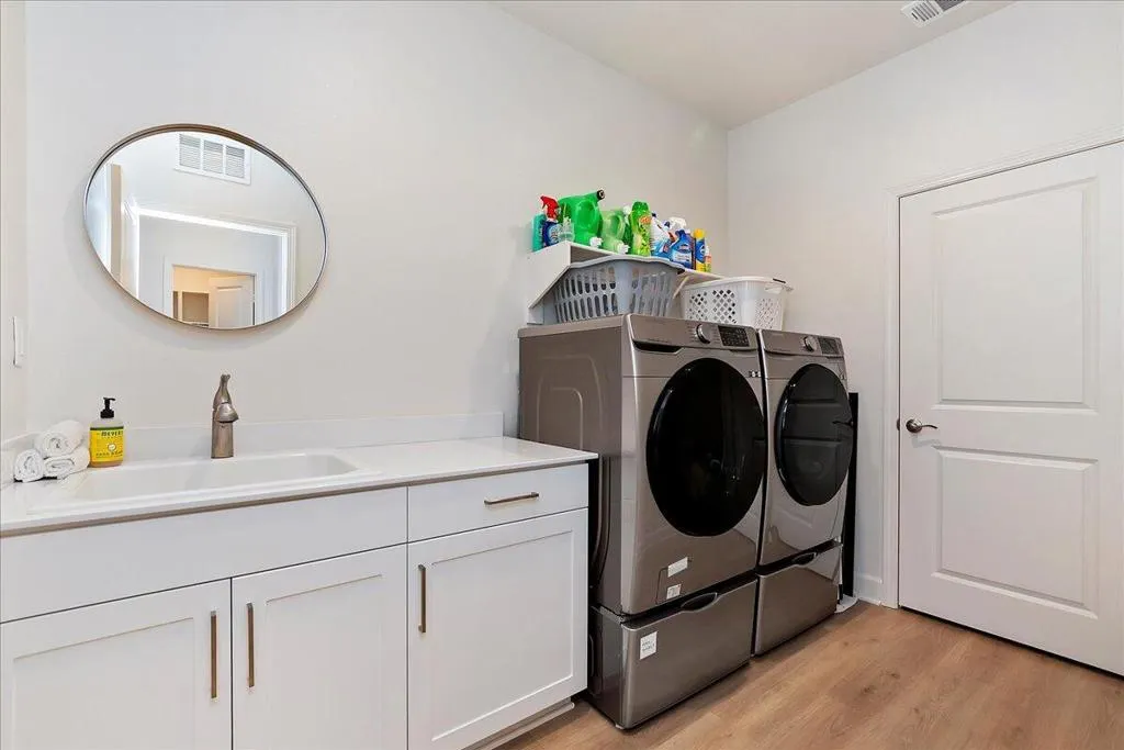 32-Laundry Room