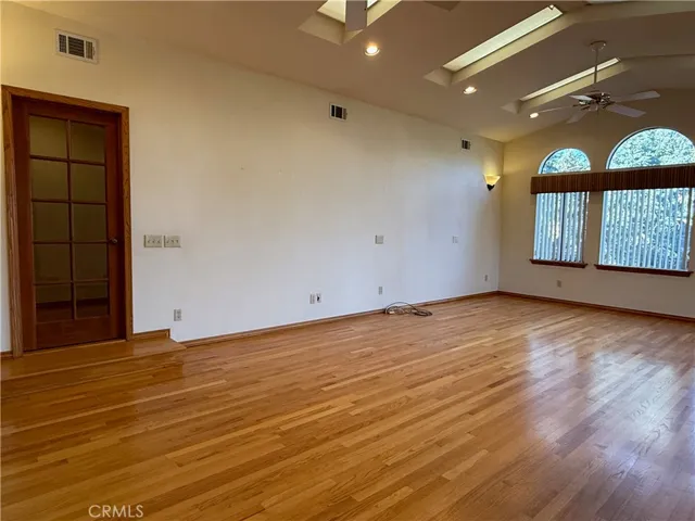 Multipurpose room wiht single door to the front hallway