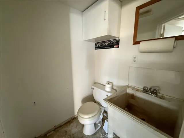 Workshop 1/2 bathroom