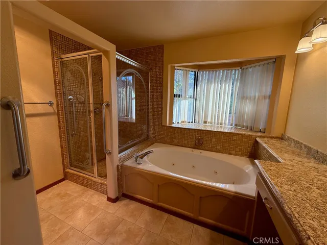 Ensuite bathroom with jetted tub