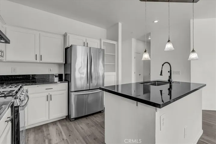 1949 W Columbia Way, Hanford, California 93230