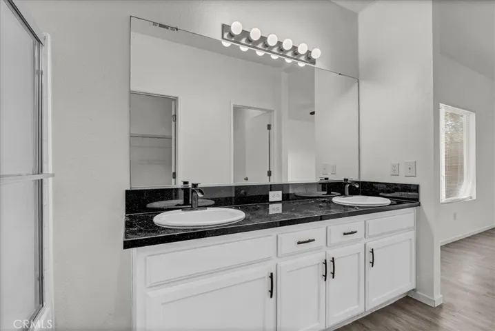 1949 W Columbia Way, Hanford, California 93230