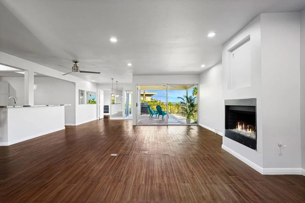 2120 Southridge Drive, Palm Springs, California 92264 home-pic-7