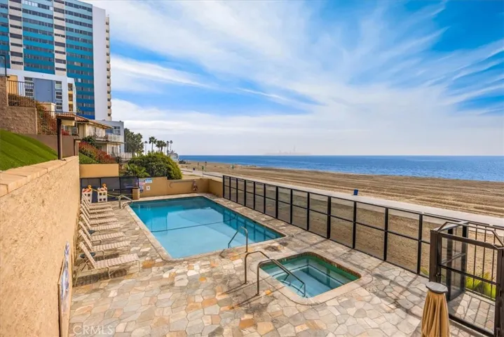 Salt Water Pool & Jacuzzi