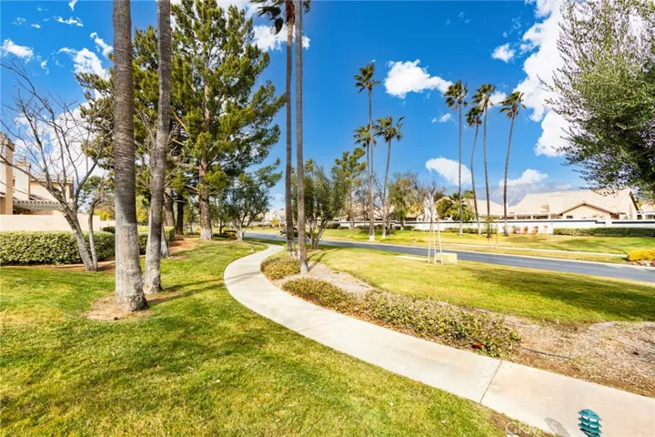 Walking path to Lakeside Pool