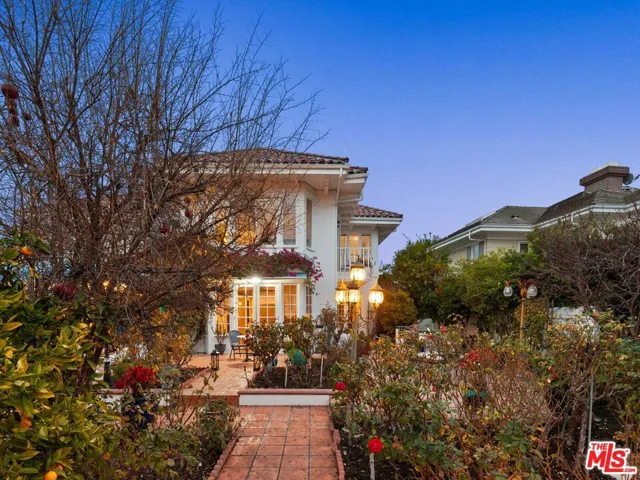 2113 Stoney Hill Road, Los Angeles, California 90049