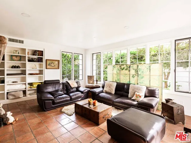 2113 Stoney Hill Road, Los Angeles, California 90049