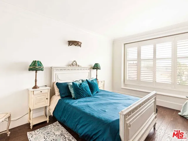 2113 Stoney Hill Road, Los Angeles, California 90049