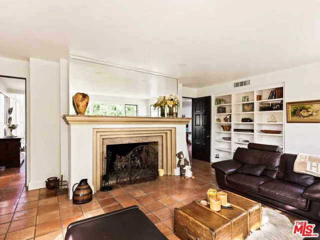 2113 Stoney Hill Road, Los Angeles, California 90049