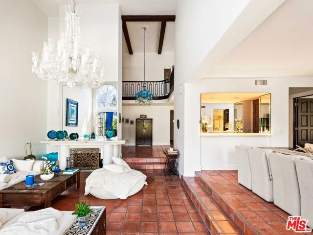 2113 Stoney Hill Road, Los Angeles, California 90049