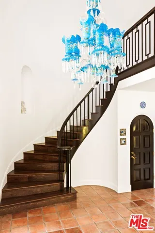 2113 Stoney Hill Road, Los Angeles, California 90049