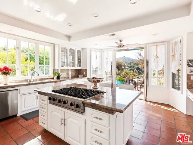 2113 Stoney Hill Road, Los Angeles, California 90049