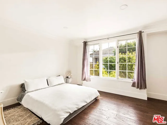 2113 Stoney Hill Road, Los Angeles, California 90049
