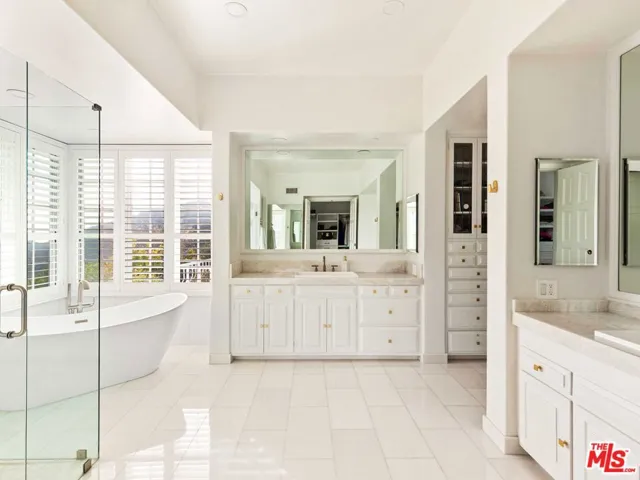 2113 Stoney Hill Road, Los Angeles, California 90049