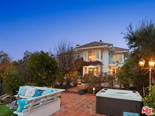 2113 Stoney Hill Road, Los Angeles, California 90049