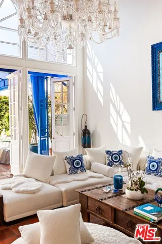 2113 Stoney Hill Road, Los Angeles, California 90049
