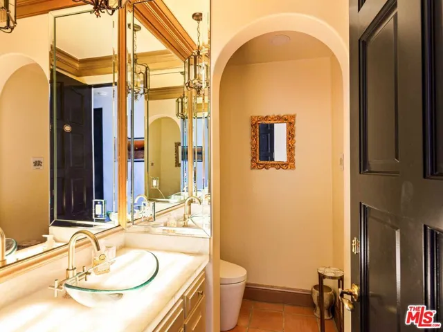 2113 Stoney Hill Road, Los Angeles, California 90049