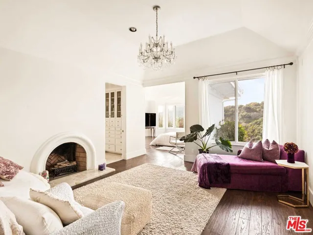 2113 Stoney Hill Road, Los Angeles, California 90049
