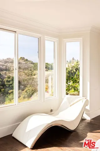 2113 Stoney Hill Road, Los Angeles, California 90049