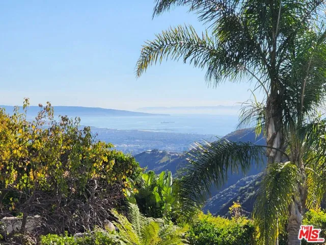 2113 Stoney Hill Road, Los Angeles, California 90049