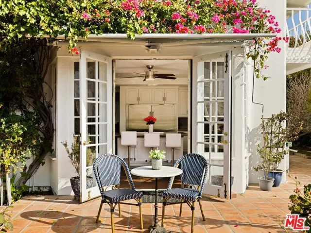 2113 Stoney Hill Road, Los Angeles, California 90049