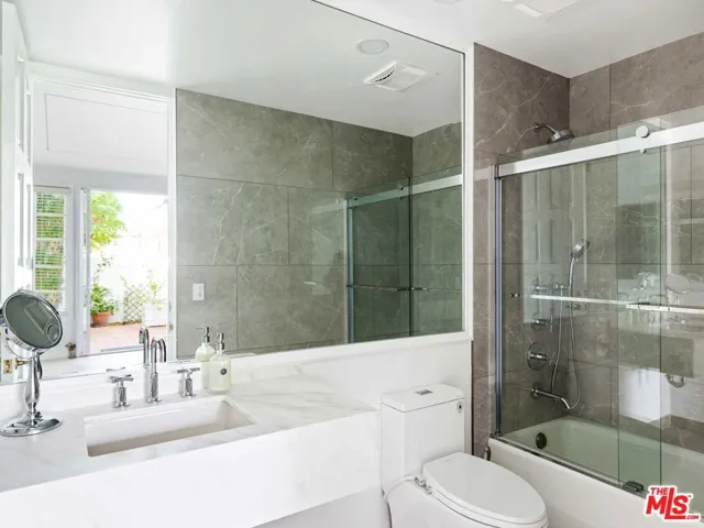 2113 Stoney Hill Road, Los Angeles, California 90049