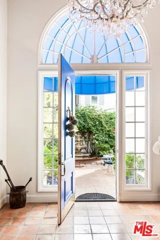 2113 Stoney Hill Road, Los Angeles, California 90049